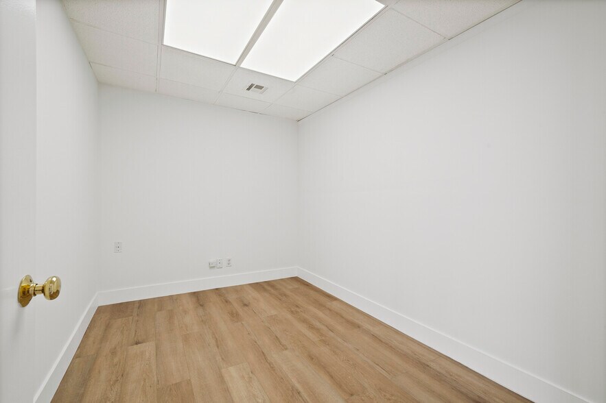 More Photos Of 4322-4334 E Tradewinds Ave, Lauderdale-by-the-Sea Loft Creative Space For Lease