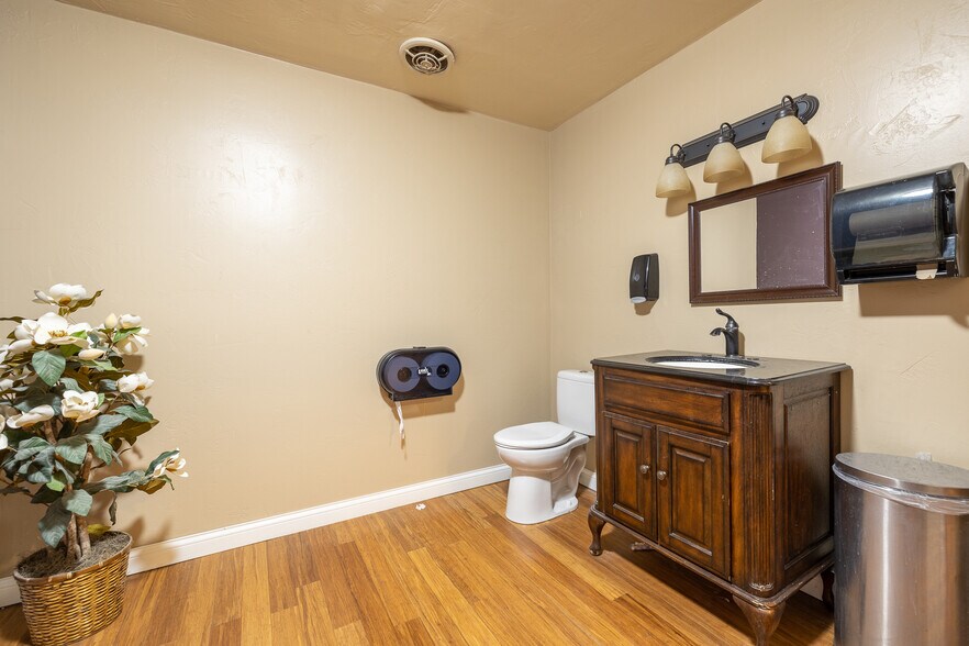 More Photos Of 603 N River St, Hot Springs Hotel For Sale