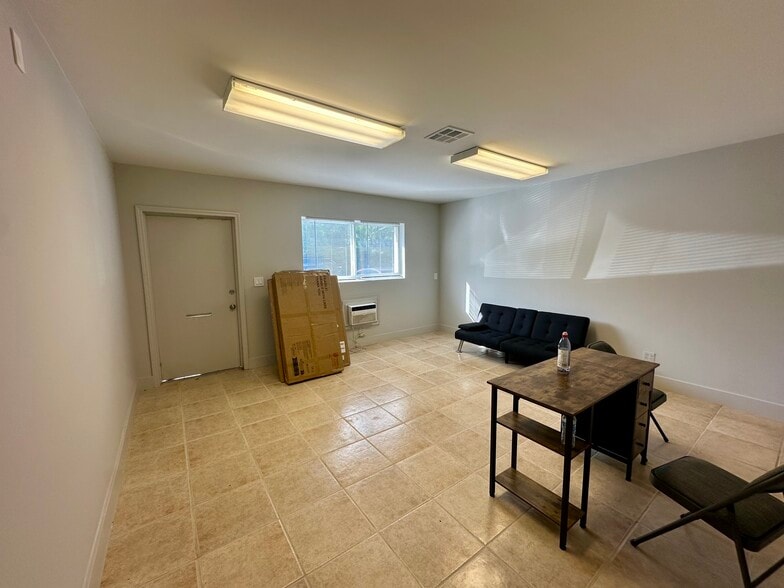 More Photos Of 2301-2325 NW 30th St, Oakland Park Warehouse For Sale