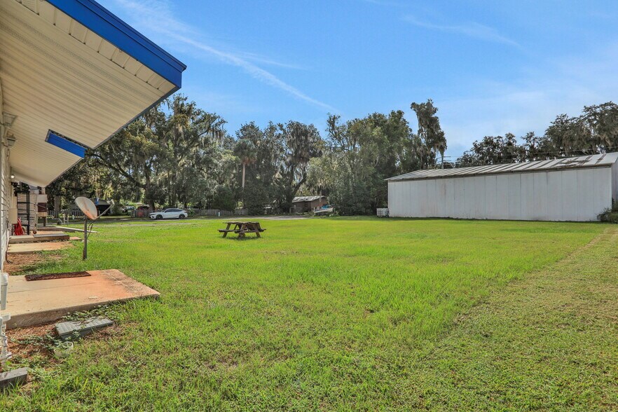 More Photos Of 413 Elm St, Welaka Freestanding For Sale