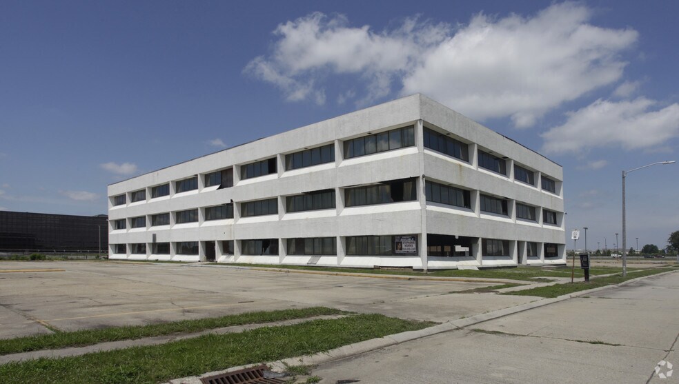 More Photos Of 6700 Plaza Dr, New Orleans Office For Sale