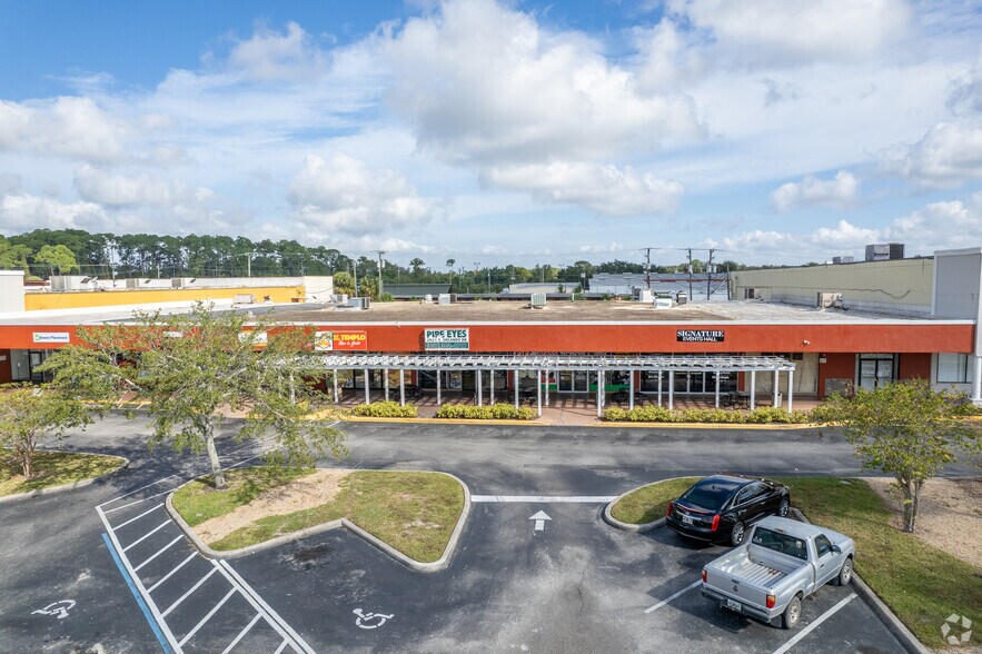 More Photos Of 2921 S Orlando Dr, Sanford General Retail For Lease