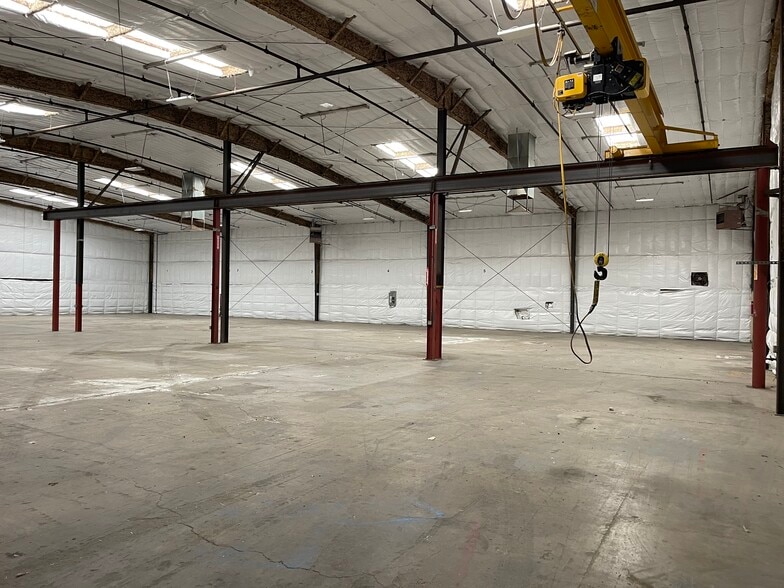 More Photos Of 4201 Armour Ave, Bakersfield Showroom For Lease