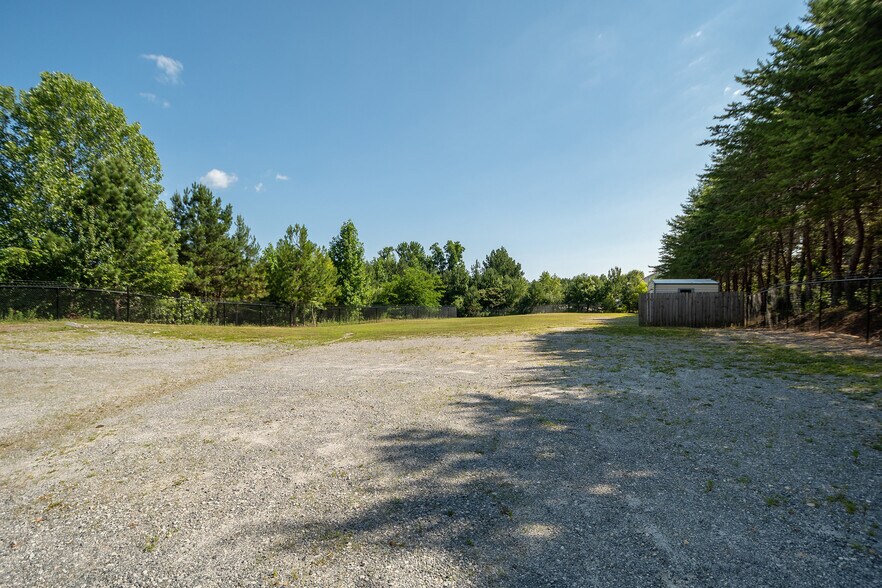 More Photos Of 4295 Brogdon Exchange, Suwanee Warehouse For Sale