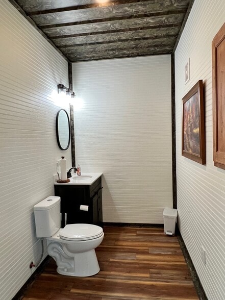 More Photos Of 401 E Central Ave, Comanche Storefront For Sale