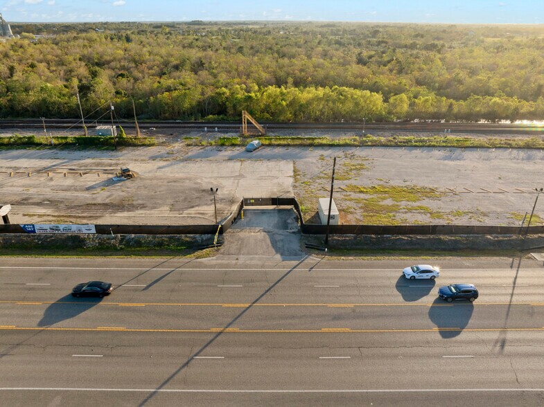 More Photos Of 18501 Highway 6, Alvin Land For Lease