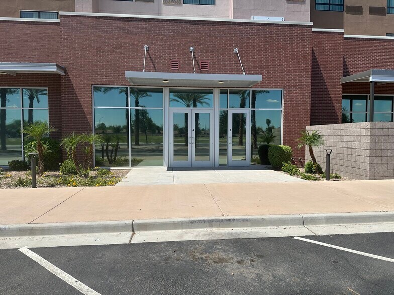 More Photos Of 860 N Riverside St, Mesa Hotel For Lease