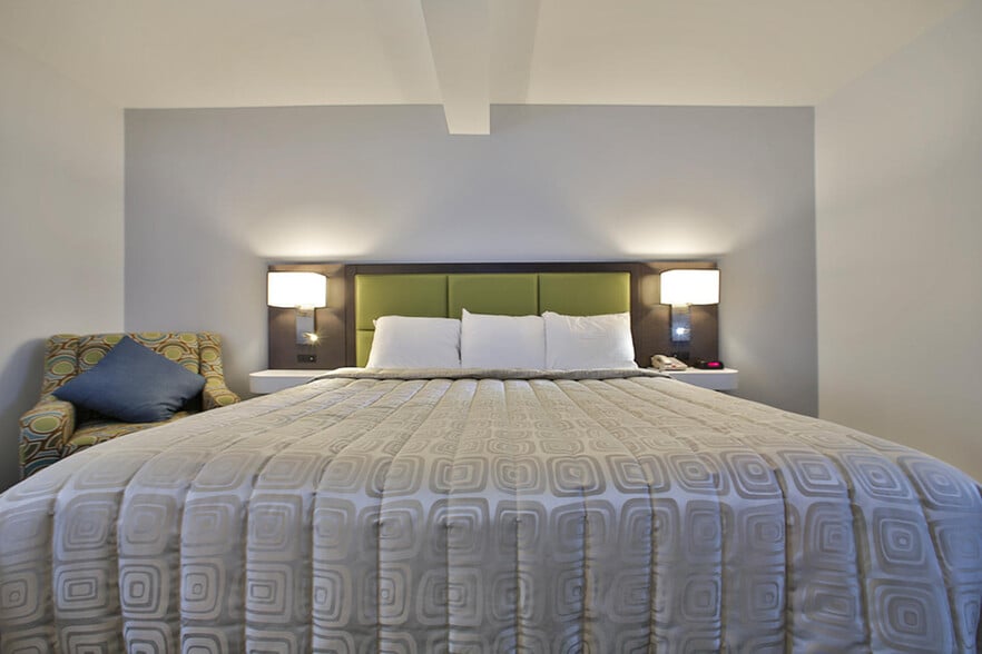 More Photos Of 112 King st, Palmerston Hotel For Sale