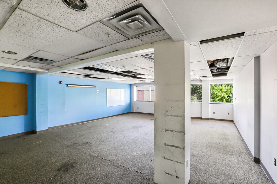 More Photos Of 184 Salem Ave, Dayton Office Residential For Lease