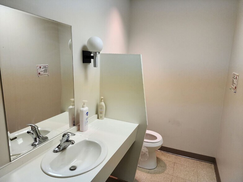 More Photos Of 5040 Snapfinger Woods Dr, Decatur Medical For Lease