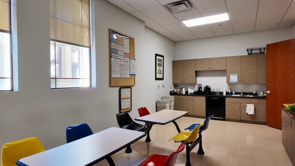 More Photos Of 5230 W Patrick Ln, Las Vegas Office For Lease