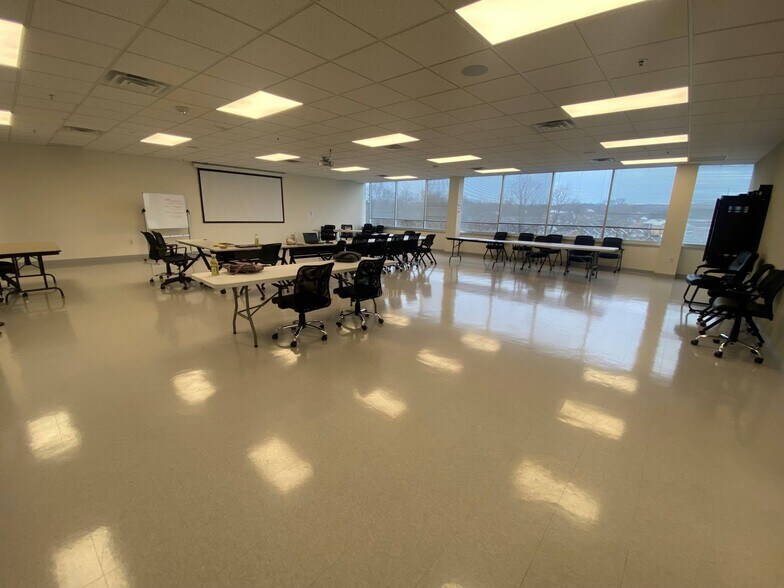 More Photos Of 590 Naamans Rd, Claymont Office For Lease