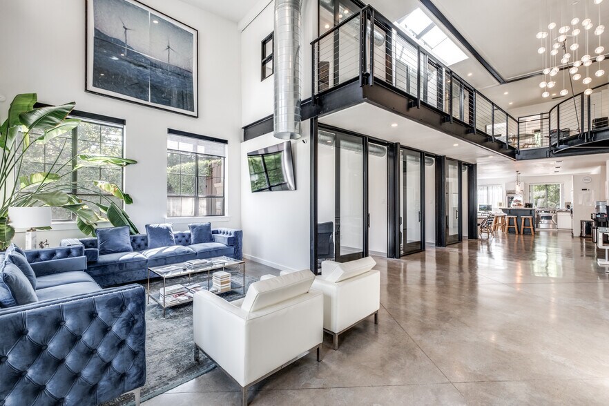 More Photos Of 3006 Cole Ave, Dallas Office For Sale