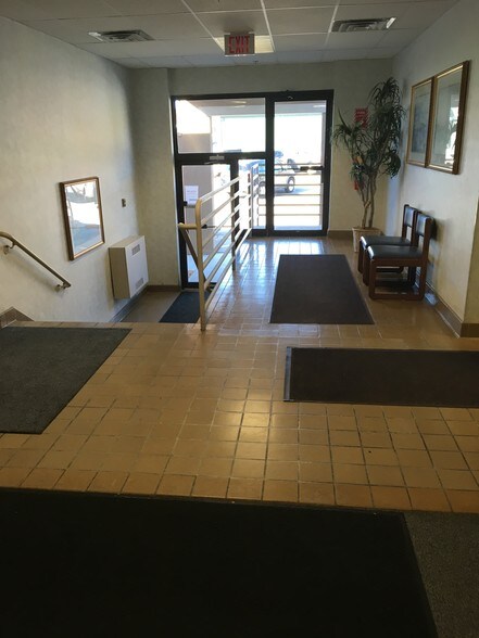 More Photos Of 1700 N Broadway Ave N, Rochester Office For Lease