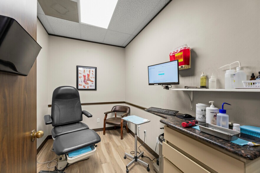 More Photos Of 17215 Red Oak Dr, Houston Medical For Sale