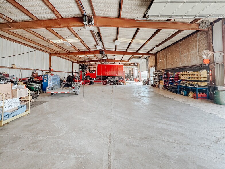 More Photos Of 5305 N Interstate Highway 45, Ennis Manufacturing For Sale