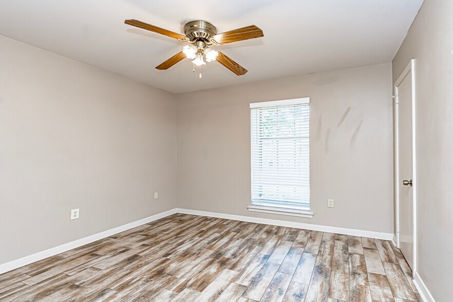 More Photos Of 901 Saint Rose Ave, Baton Rouge Apartments For Sale