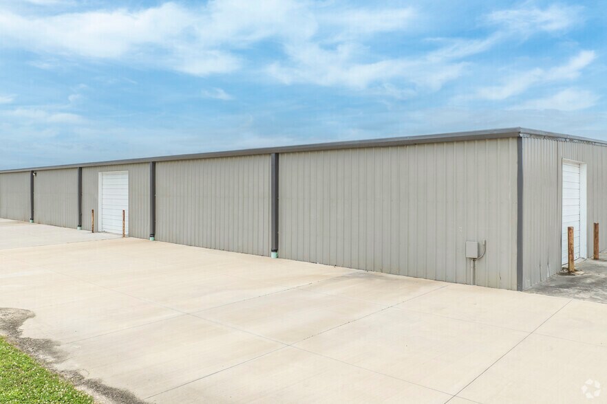 More Photos Of 847 W Main St, Lake City Warehouse For Lease