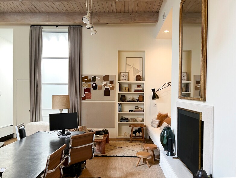 More Photos Of 1113 W Armitage Ave, Chicago Storefront Retail Office For Lease