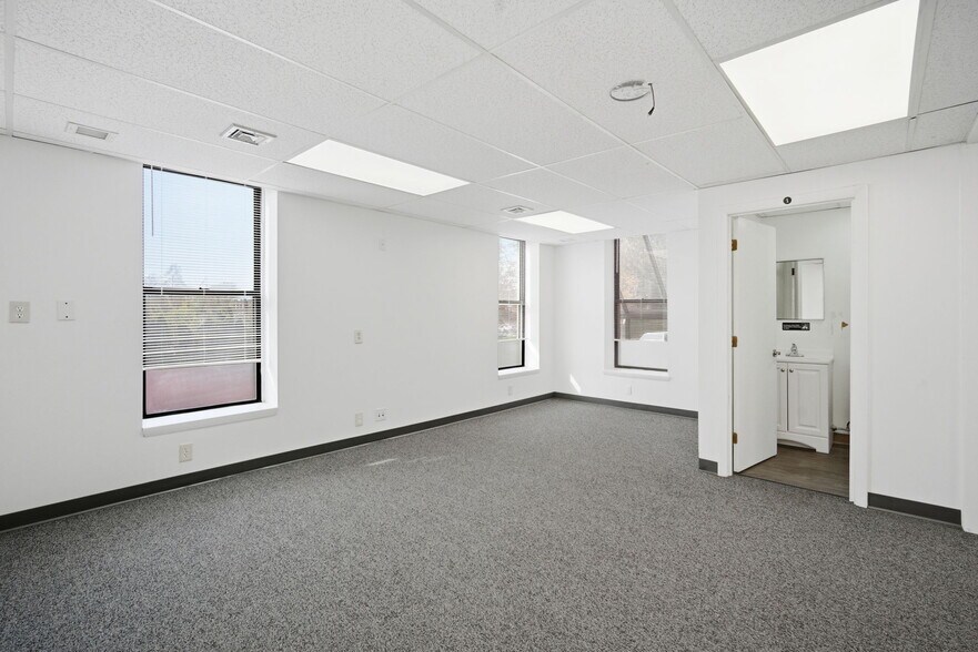 More Photos Of 222 Carew St, Springfield Medical For Lease