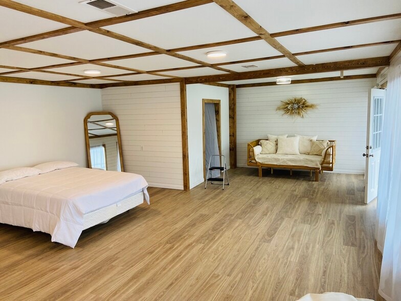 More Photos Of 1701 Dumplin Loop Rd, New Market Freestanding For Sale