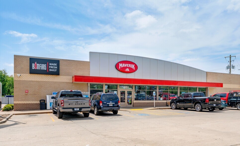 More Photos Of 2351 W Sunset Ave, Springdale Convenience Store For Sale