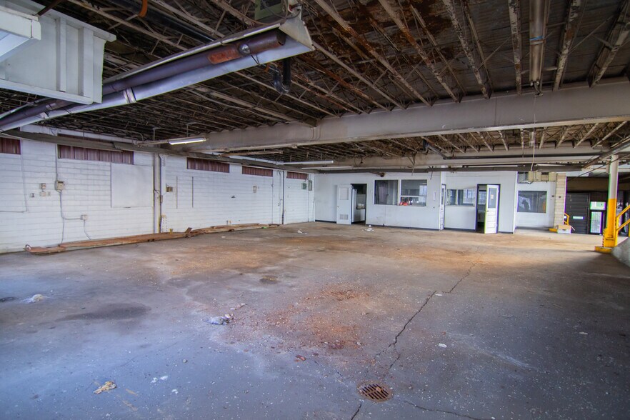 More Photos Of 1439 Sunset Blvd, Steubenville Flex For Sale