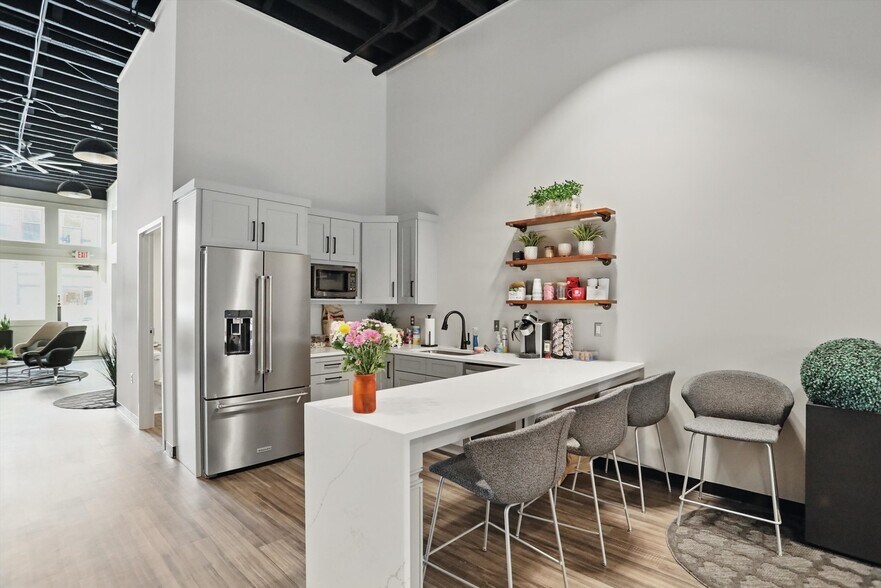 More Photos Of 164 E Jefferson St, Franklin Office For Sale