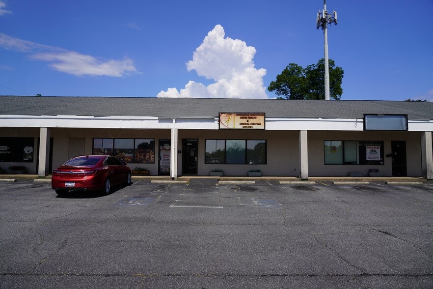 More Photos Of 800-810 N Main St, Anderson General Retail For Sale