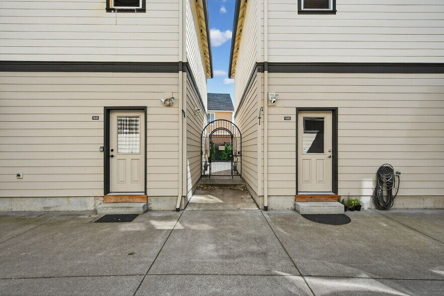 More Photos Of 1647 NE Market Dr, Fairview Apartments For Sale