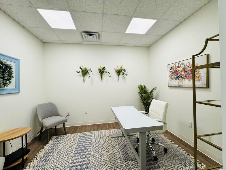More Photos Of 901 E Main St, Yukon Coworking Space