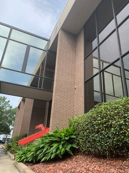 More Photos Of 4021A Ambassador Caffery Pky, Lafayette Office For Lease