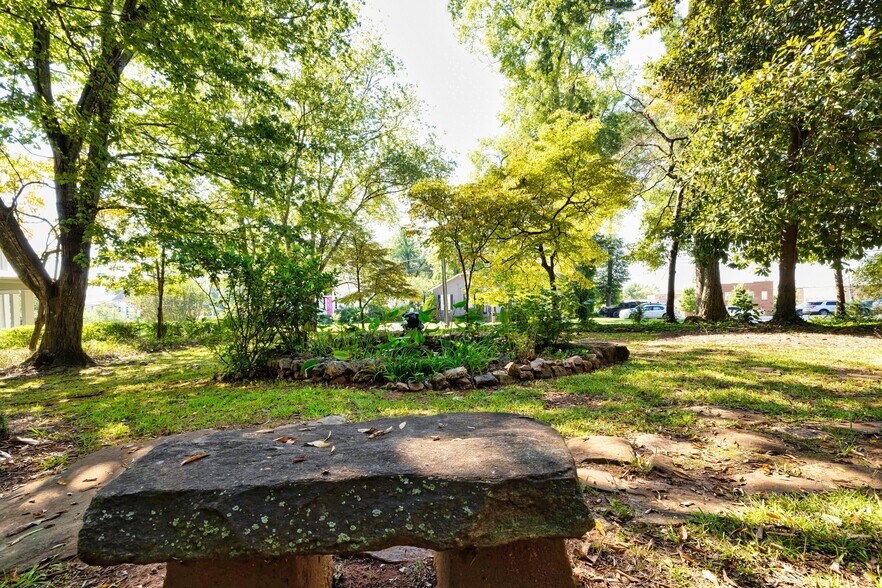 More Photos Of 252 Seavy St, Senoia Hospitality For Sale