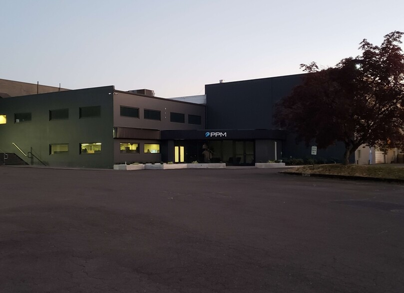 More Photos Of 500 E Illinois St, Newberg Manufacturing For Lease