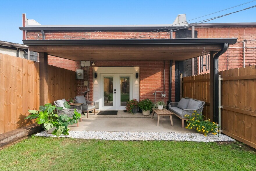 More Photos Of 103 W Duval St, Troup Freestanding For Sale