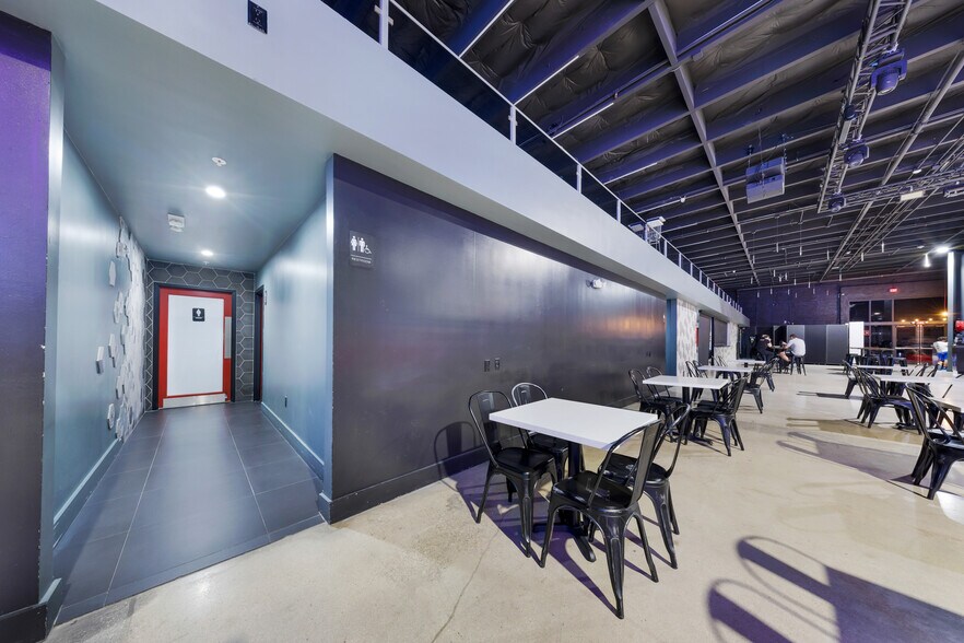 More Photos Of 1360 NW 88th Ave, Doral Bar For Sale