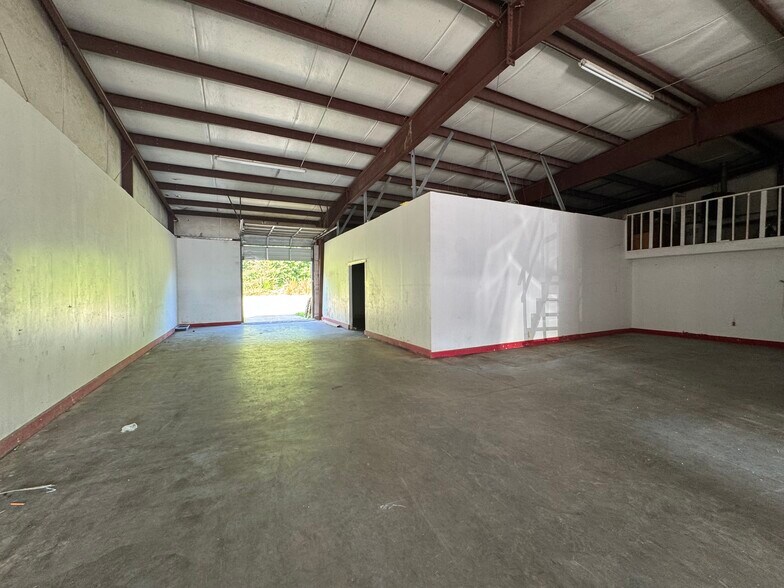 More Photos Of 1338 Summit Dr, Conyers Warehouse For Sale