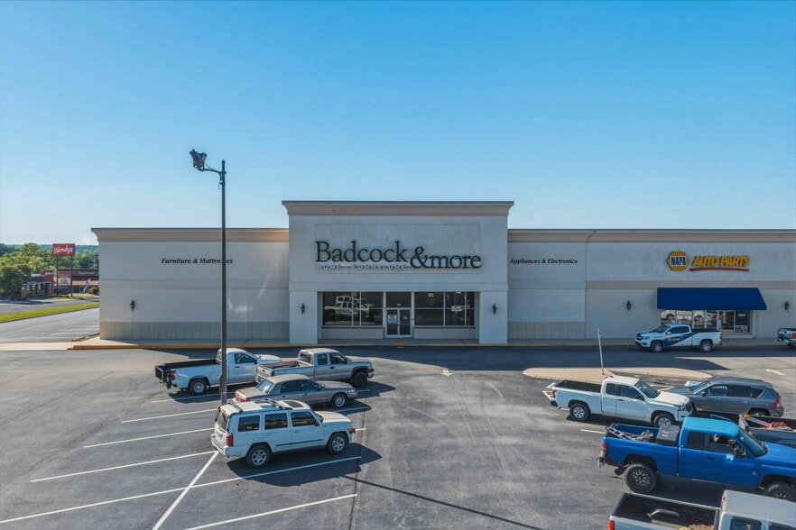 More Photos Of 100 Cumberland Plz, Crossville Unknown For Lease
