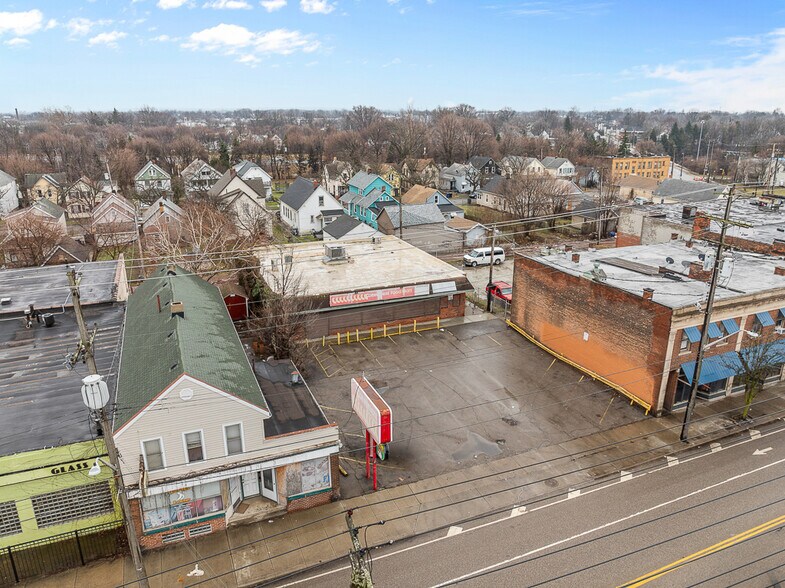 More Photos Of 7123 Lorain Ave, Cleveland Freestanding For Lease
