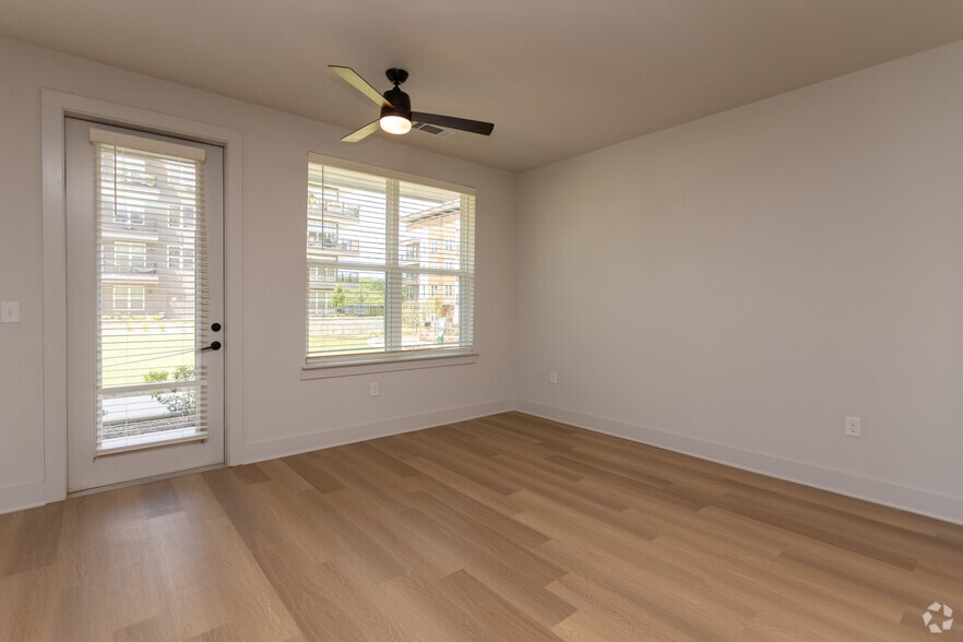 More Photos Of 930 W Mallard Creek Church Rd, Charlotte Apartments For Lease