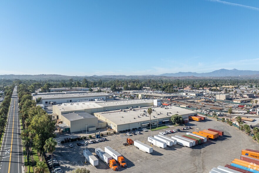 More Photos Of 3100 Jefferson St, Riverside Manufacturing For Lease