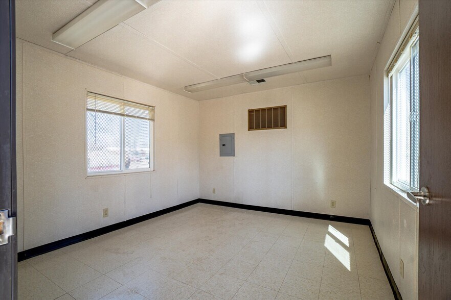 More Photos Of 9099 Highway 101 W Frontage rd, Savage Truck Terminal For Sale