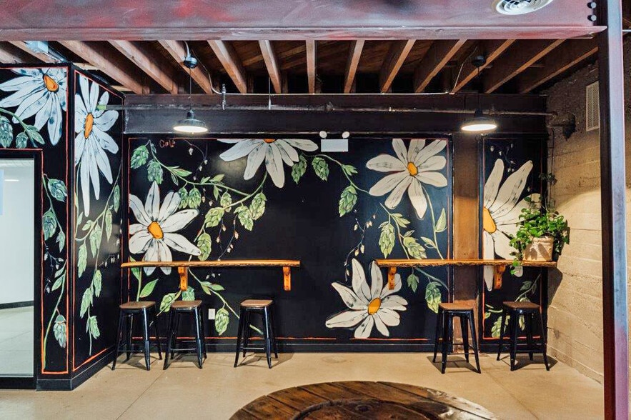 More Photos Of 794 Pine St, Muskegon General Retail For Sale