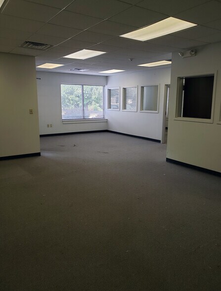 More Photos Of 720 Limekiln Rd, New Cumberland Office For Lease