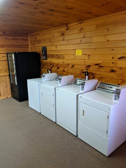 More Photos Of 32600 N State Route 44, Slate Run Hotel For Sale