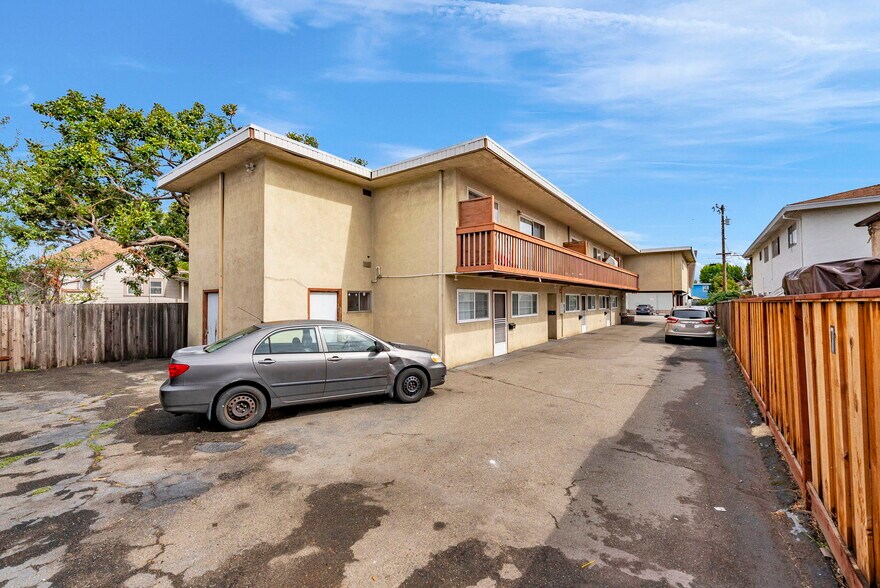 More Photos Of 15609 Ronda St, San Lorenzo Apartments For Sale