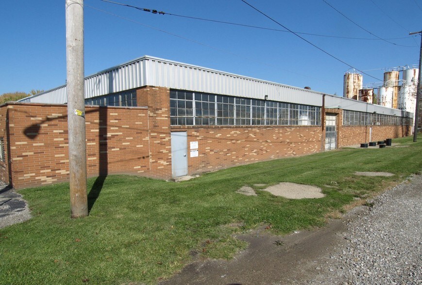 More Photos Of 821 Clark St, Conneaut Manufacturing For Sale