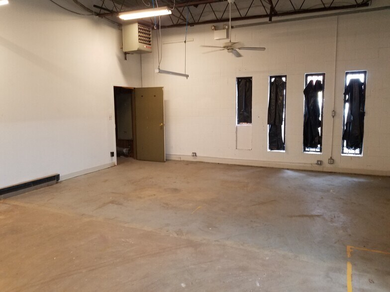 More Photos Of 700 Ritchie Rd, Capitol Heights Light Manufacturing For Lease