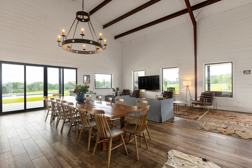 More Photos Of 2199 Roosterville Rd, Roopville Horse Stables For Sale