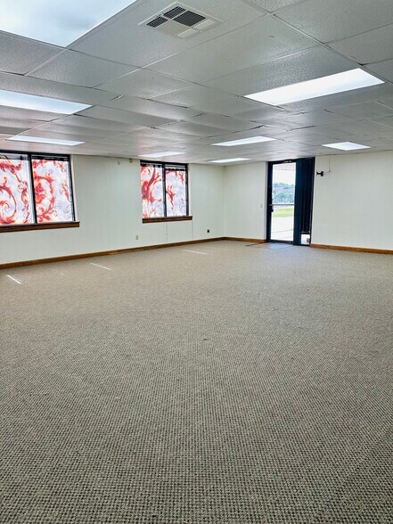 More Photos Of 11102 N Stratford Dr, Oklahoma City Office For Sale
